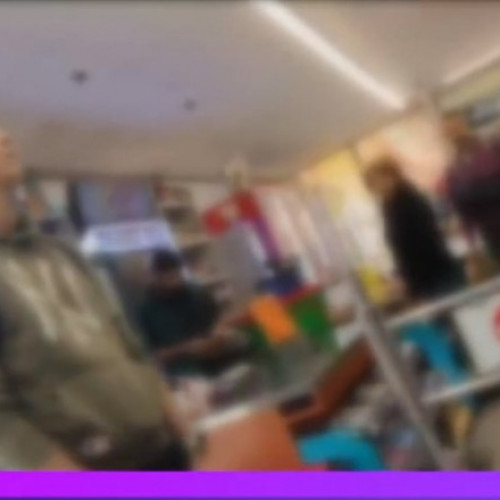 Acces refuzat pentru bărbatul nevăzător însoțit de câine ghid la intrarea într-un magazin din București