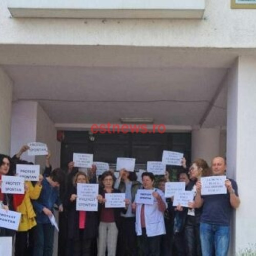 Protest spontan al angajaților APM Vaslui pentru egalitate salarială