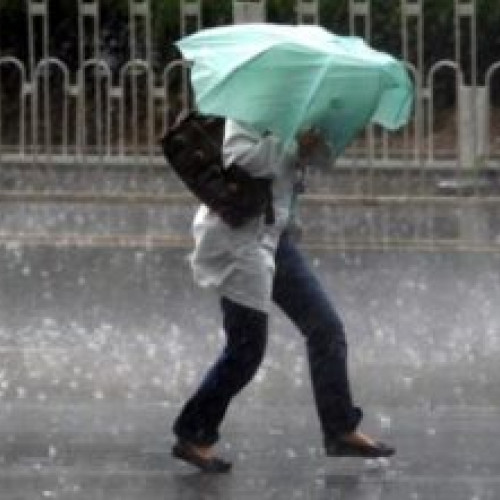 Alertă meteo pentru joi dimineaţă: cod galben de instabilitate atmosferică în mai multe regiuni. Precipitaţii puternice şi vânt intens în jumătate din ţară