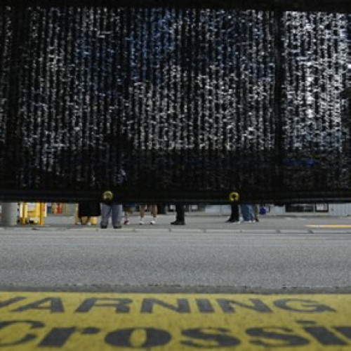 Galerie Foto Decizie drastică într-un oraş din Japonia: A fost montat un gard de 20 de metri pentru a bloca o privelişte virală cu Muntele Fuji