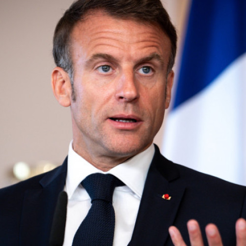 Emmanuel Macron merge de urgenţă în Noua Caledonie, într-o încercare de a calma spiritele în insula devastată de rebeli