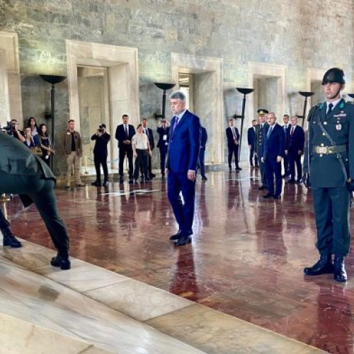 Marcel Ciolacu a depus o coroană de flori la Mausoleul lui Mustafa Kemal Ataturk din Ankara