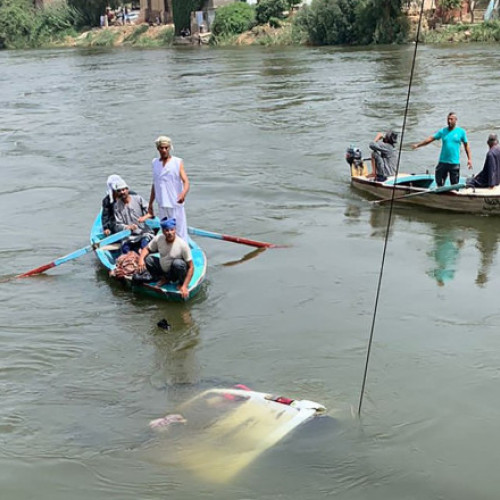 Mai mulţi morţi în Egipt după ce un microbuz a căzut de pe feribot în Nil