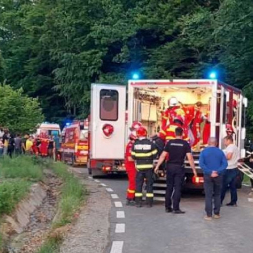 Tragedie rutieră în Bistrița: Adolescent decedat, alte 8 persoane implicate în accident, activat Planul Roșu