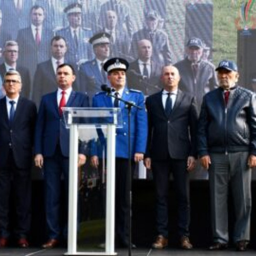 România găzduiește pentru prima dată Jocurile Internaționale ale Polițiștilor, la Cheile Grădiștei. Ion Țiriac și Mihai Văsii, prezenți la festivitatea de deschidere a IPA Games 2024.