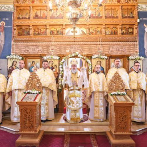 Sfinții Împărați Constantin și Elena sărbătoriți în Parohia Măicănești, Arhiepiscopul Ciprian a oficiat slujba parastasului pentru fostul paroh Sorin Buzatu