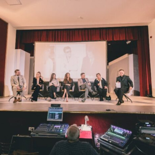 Începe a III-a ediție a Festivalului de Teatru, Film și Muzică „lon Dichiseanu” din Adjud! Ce conține programul zilei inaugurale?