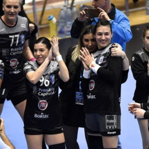 CSM Bucureşti a încheiat colaborarea cu antrenorul Adrian Vasile din cauza unui scor negativ în Liga Campionilor la handbal feminin.