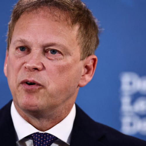 Ministrul Apărării Britanic: Statele neutre ar trebui să se alăture NATO pentru protecţie