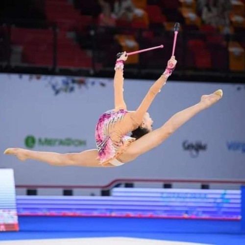 România, campioană europeană la gimnastica ritmică, la Mondialele pentru junioare din Budapesta: Amalia Lică şi Lisa Garac au obţinut 125,100 puncte, devansând Israelul şi Azerbaidjanul