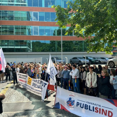 Sindicatele din Publisind protestează joi în Piața Victoriei acuzând inechități și discriminări salariale.