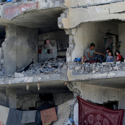 Palestinienii din Gaza acuză că atacurile israelienilor fac zeci de victime. „Auzim explozii şi vedem fum negru”