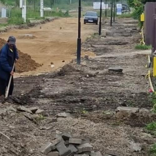 Primăria Teiuș Informează Locuitorii cu Privire la Lucrările in Zonă: Intervenții pe Stradă, amenajări de trotuare și spații verzi. Se fac progrese în zona unor șantiere.