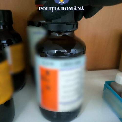 Percheziții la depozitul unei firme din Onești, găsite substanțe periculoase expirate