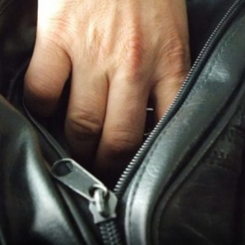 Tânăr de 27 de ani arestat pentru tâlhărie în Baia Mare. Victima a fost deposedată de bunuri de valoare în timp ce se afla pe strada Pășunii.