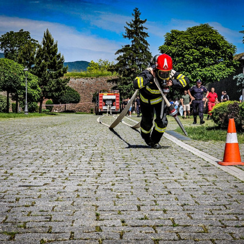 VIDEO: Imagini de la Competiția „Cea mai Puternică” a Pompierilor Din Județ, Postate de ISU Alba