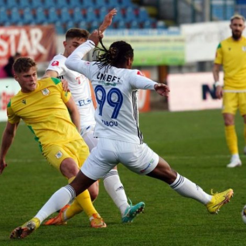 Fotbalistii de la FC Botoşani rămân în Superliga României, în urma succesului cu scorul de 1-0 (0-0) împotriva echipei CS Mioveni, în meciul decisiv al barajului de menţinere/promovare. Agerpres scrie că golul unic al partidei a fost marcat de Sebastian Mailat (74). Prima manşă a fost câştigată de FC Botoşani cu 1-0.