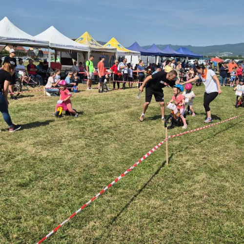 A început competiția Junior Bike Race 2024 la Ciugud: Sute de copii în concurs, trasele pregătite de organizatori