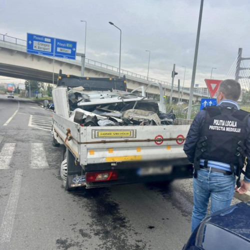 Transport ilegal deșeuri din Giurgiu amendat în Sectorul 6"

Transport ilegal deșeuri în Sectorul 6, amendat șoferul din Giurgiu