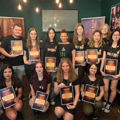 Voluntarii de la Festivalul de Teatru din Alba Iulia, premiați pentru munca lor remarcabilă