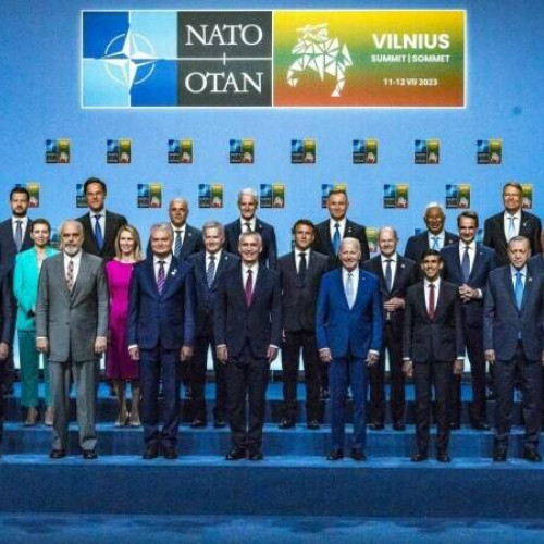 Vestea zilei: Summit NATO din 2025 la Haga, în prezența ministrului Hanke Bruins Slot și a primarului Jan van Zanen