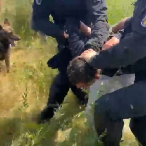 Barbatul din Botosani, acuzat de viol si omor asupra nepoatei sale de 8 ani, isi recunoaste faptele. Copila trimisa la unchiul sau pentru a lua ceva nu s-a mai intors acasa si a fost gasita moarta, iar barbatul a spus ca a consumat alcool. Dupa cautari intense, acesta a fost prins de politie.