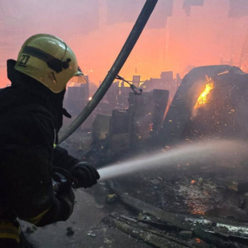 Două morți și 24 răniți în urma unui atac rusesc asupra unui hipermarket din Harkov. Președintele Zelenski face un apel pentru ajutor de apărare aeriană.