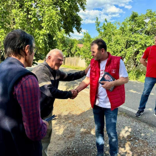 Primarul Emanuel Spătaru își prezintă obiectivele și promisiunile pentru un nou mandat în comuna Răzvad.În timpul campaniei electorale, primarul este înconjurat de oameni care îi dau energie pentru a merge mai departe și susține că este o adevărată plăcere să fie alături de ei. Partidul său, PSD Dâmbovița, îi cere din nou încrederea pentru a continua administrația comunei.