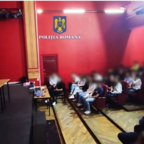 Săptămâna Prevenirii Criminalității: Activitate informativ-preventivă la un colegiu din Târgoviște, organizată de polițiștii dâmbovițeni în colaborare cu autoritățile județene