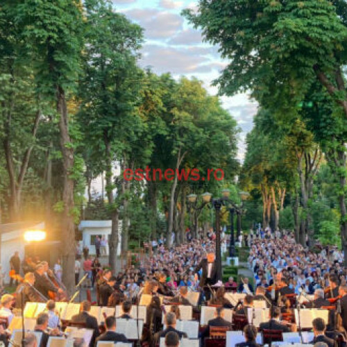 Filarmonica din Iași a oferit un concert memorabil în Parcul Copou din Vaslui