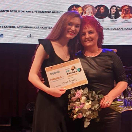 Eleva din Alba Iulia, câștigătoarea premiului I la festivalul de artă din Oradea