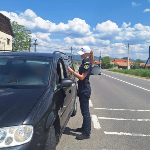 Acțiune în trafic pentru siguranță rutieră, organizată de polițiștii din Mureș și Harghita