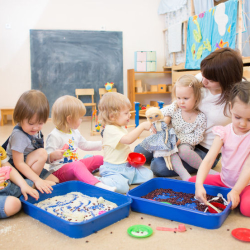 Înscrierile la creşele şi grădiniţele din România încep luni