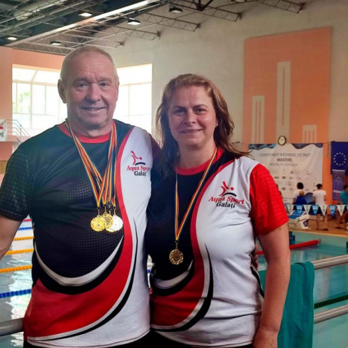 Doi veterani ai sportului se reîntâlnesc la un concurs masters din Banat, câștigând împreună șase medalii la natație în probele de fluture și spate.