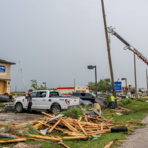 Tornadele au făcut ravagii în SUA! Cel puțin 15 morți și zeci de răniți în trei state