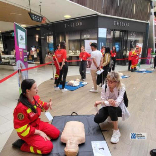 Maratonul Resuscitării are loc astăzi la Târgu Mureș: un eveniment în parteneriat cu UPU SMURD Mureș și Fundația pentru SMURD pentru a învăța abilitățile esențiale în situații critice. Participanții pot învăța manevrele de prim ajutor pentru adulți și copii în cadrul atelierelor practice organizate în Shopping City.