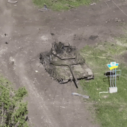 Video: Tanc rusesc "Spărgătorul lui Putin" distrus de drone ucrainene în valoare de câteva sute de dolari