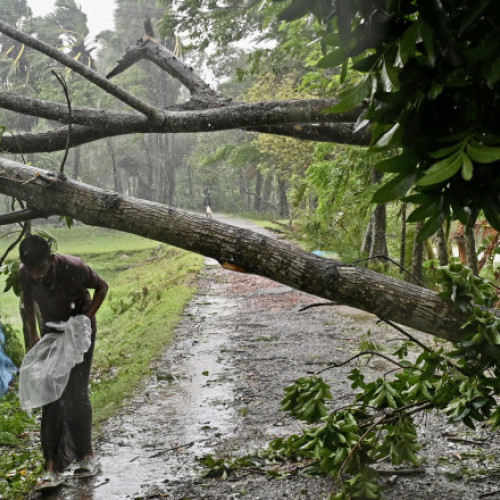 GALERIE FOTO: Ciclonul Remal face ravagii în Bangladesh: zece morți și 30.000 de case distruse