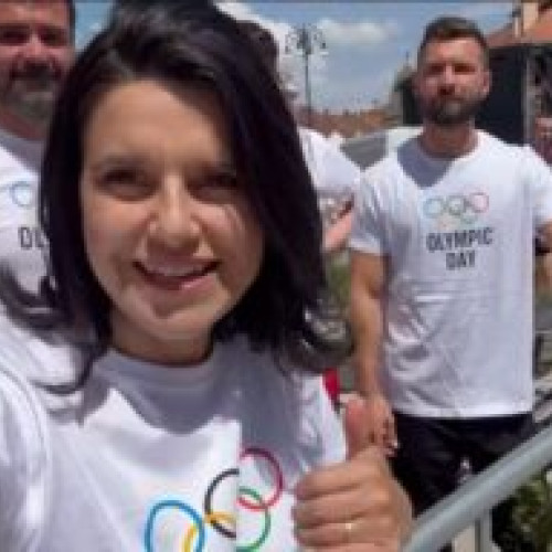 Deputatul AUR transmite un mesaj pentru tineri în Piața Sfatului: Să facem sport împreună pentru un viitor sănătos!