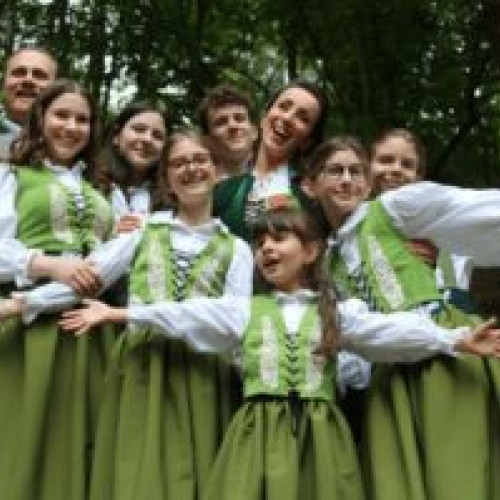 Premiera Musicalului "Sunetul Muzicii" Face Senzație pe Scena Operei Brașov cu Ajutorul Talentului Copiilor din Corul Unison