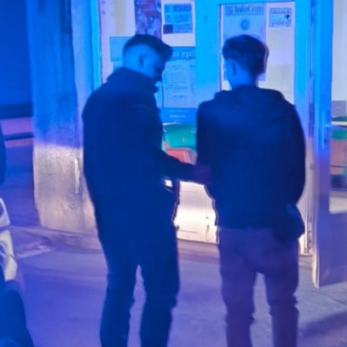 Adolescent din Brașov, cercetat pentru fals și uz de fals, după ce și-a modificat cartea de identitate. Prins de jandarmi în apropierea unui club, în urma unui comportament suspect.