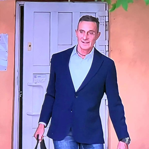 Radu Mazăre a primit o sentință finală de 9 ani, deși a scăpat după 5. Prejudiciul de 114 milioane de euro nu a fost recuperat. Consiliul Local a votat împotriva recuperării prejudiciului. Controversatul caz al primarului, finalizat în justiție. Constanța 100% - informații relevante, doar pe ct100.ro.