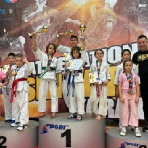Karateka din Brașov triumfă la CN Ashihara Karate cu 11 medalii