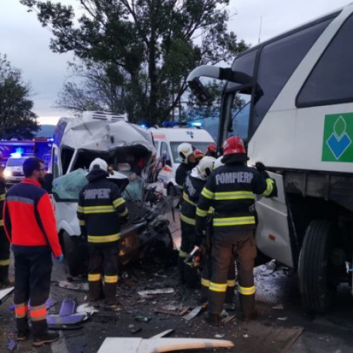 O persoană decedată și 3 rănite într-un accident grav în apropiere de Rășnov