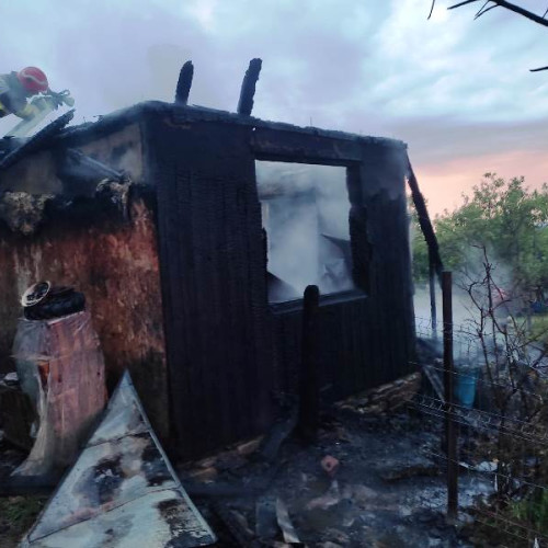 Intervenție de urgență pentru stingerea unui incendiu devastator la Dumitrești