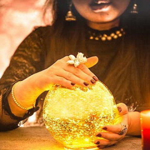 Tămăduitoare și clarvăzătoare cercetate pentru înșelăciune, descoperite de poliție în Galați și Prahova