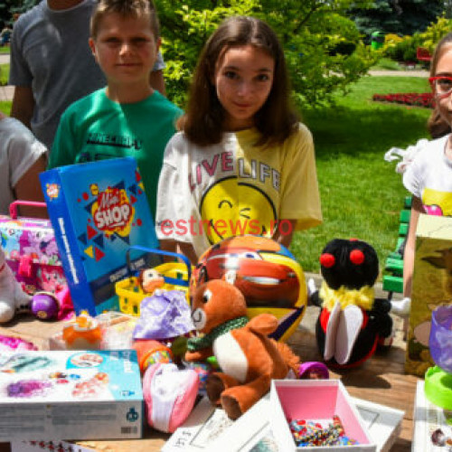 Târgul de Jucării în Parcul Copou, tradiție menținută de Consiliul Județean Vaslui pentru a sărbători Ziua Internațională a Copilului. Posibilitatea tranzacționării și schimbului de jucării, alături de spectacole, jocuri și momente de socializare autentică pentru copii. Segmentul "donații" permite donarea de jucării și puzzle-uri pentru copiii din satele vasluiene.