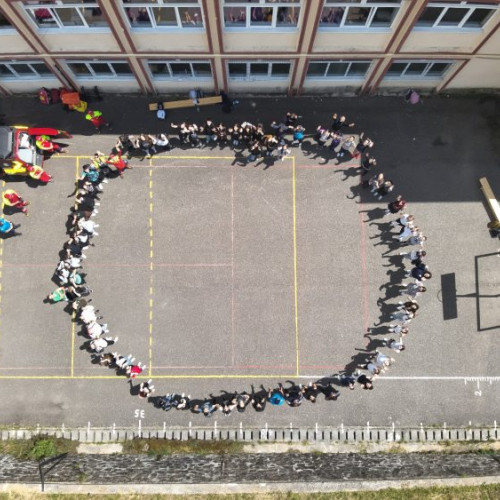 Prevenirea disparițiilor de minori la Colegiul Economic din Cavnic, o inițiativă a Inspectoratului de Poliție din Maramureș