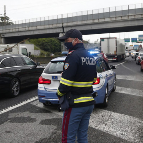Italianca din Roma își abandonează copila pe marginea șoselei pentru o notă proastă la liceu