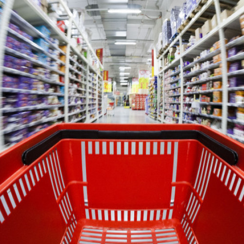 Asociaţiile de comercianţi cer un studiu de impact înaintea oricărei decizii privind o nouă plafonare la toate produsele românești